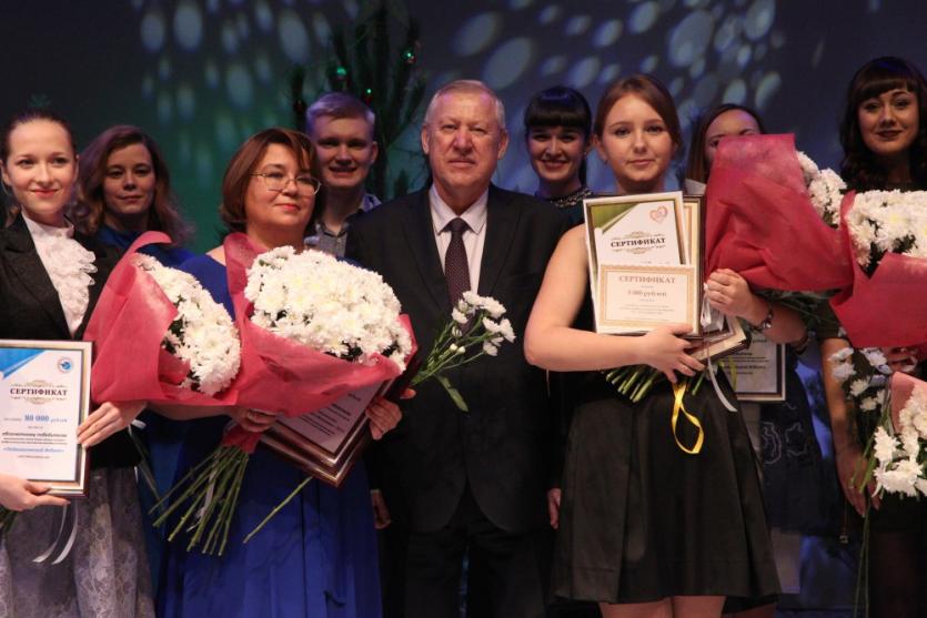 Фото В Челябинске наградили лучших педагогов города 