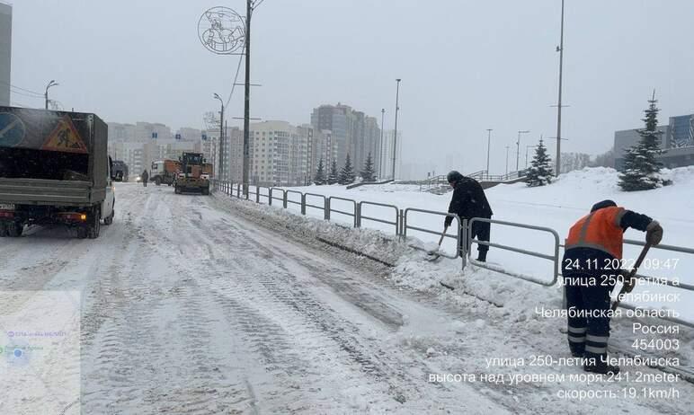 Фото На экспресс-расчистку тротуаров от снега челябинцам рассчитывать не стоит