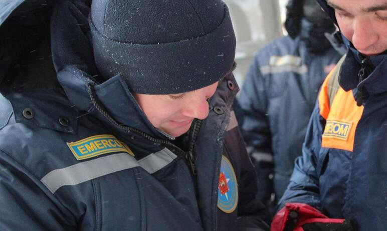 Фото В первый день 2023 года спасатели Челябинской области спасли замерзающую женщину и двух братьев