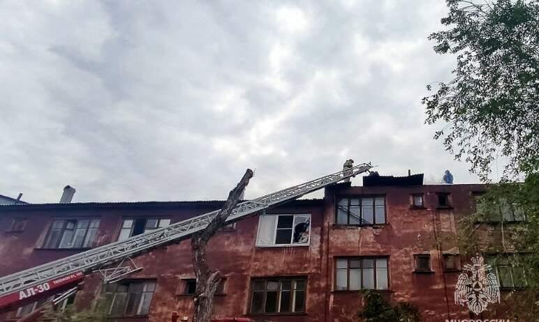 Фото В Магнитогорске загорелся частично расселенный дом, жителям предложено временное жилье