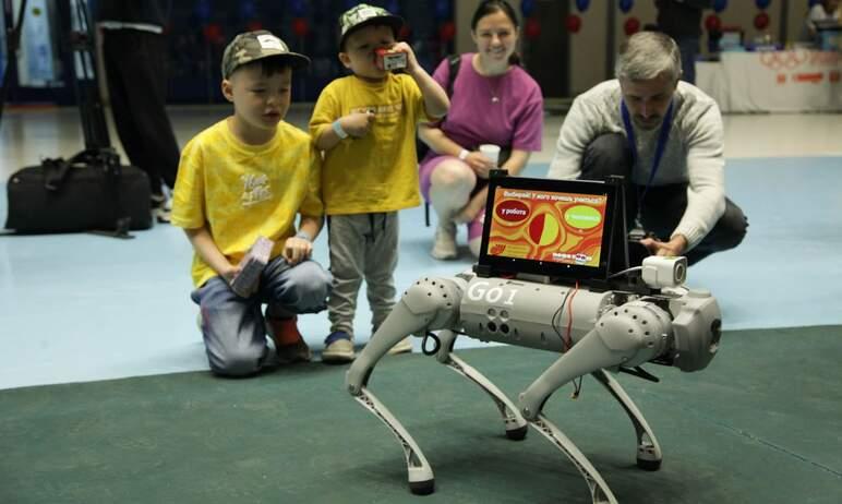 Фото В Челябинске выбирают самого быстрого, ловкого, сильного и полезного робота