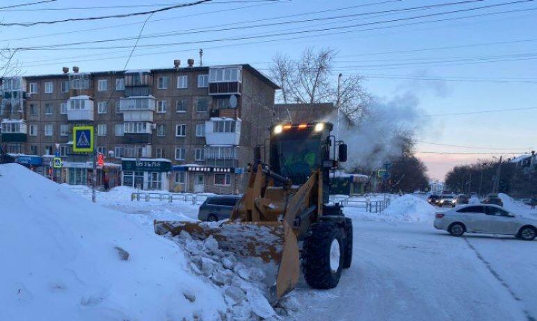 Фото На очистку дорог и тротуаров в Челябинске выведено 287 единиц техники и 520 рабочих