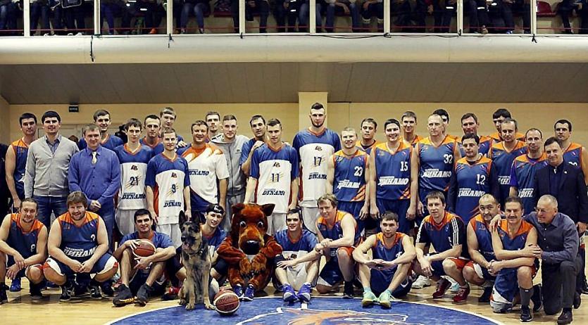 Фото Чиновники, силачи и врачи одолели лидеров баскетбольного чемпионата