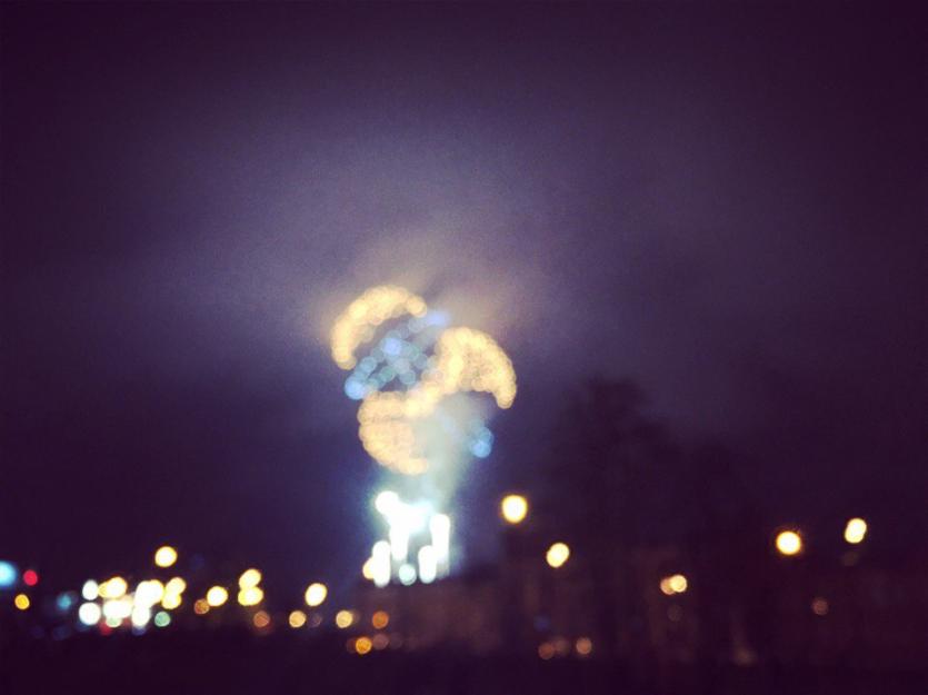 Фото В Чурилово снаряд от фейерверка попал в опору ЛЭП 