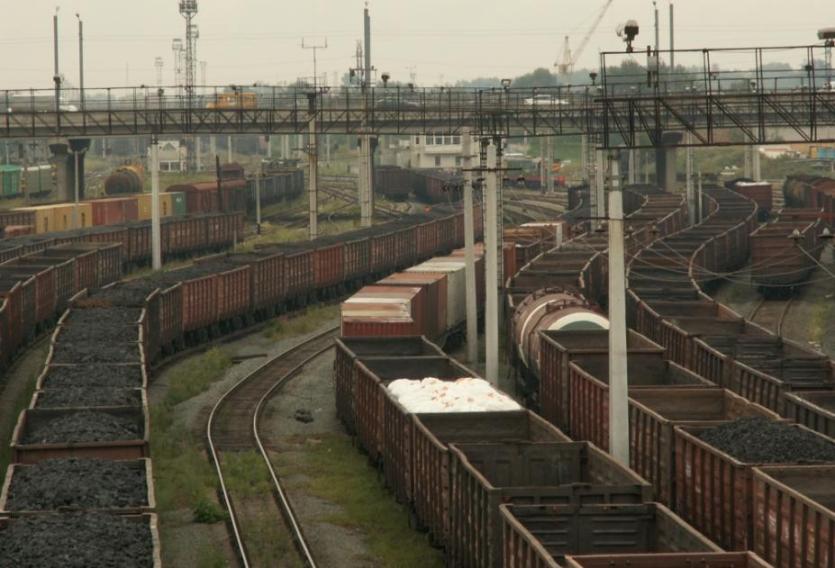 Фото В Челябинской области грузовой поезд насмерть сбил работника РЖД