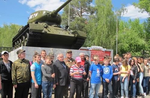 Фото Магнитогорские школьники побывали на танковом полигоне под Чебаркулем