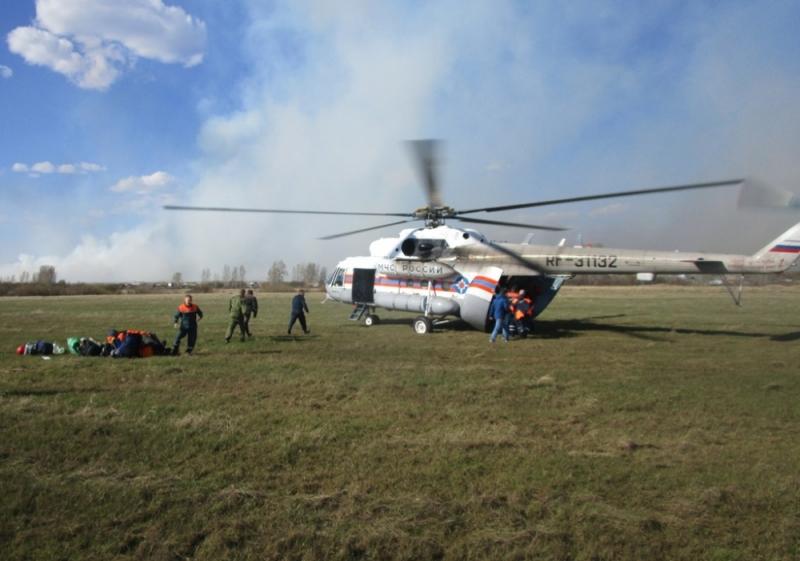 Фото В Пластовском районе ввели режим ЧС из-за лесных пожаров. Вертолеты готовы к эвакуации жителей