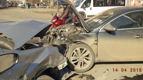 Фото Автоледи устроила ДТП из трех иномарок в центре Челябинска