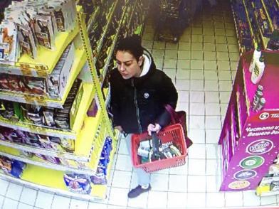 Фото Полицейские Южноуральска просят помощи в розыске воровки