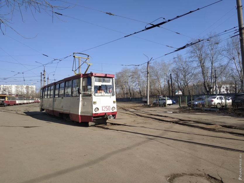 Фото В Челябинске при выходе из трамвая пострадала пенсионерка