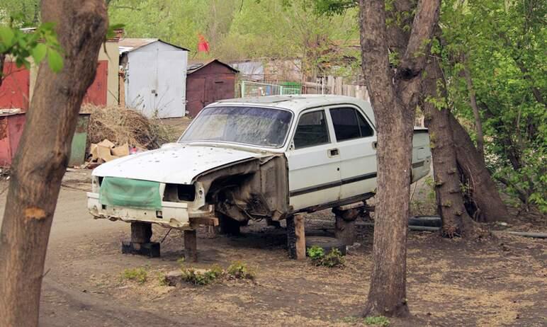 Фото В Челябинске четыре десятка бесхозных автомобилей ждут эвакуации на спецстоянку