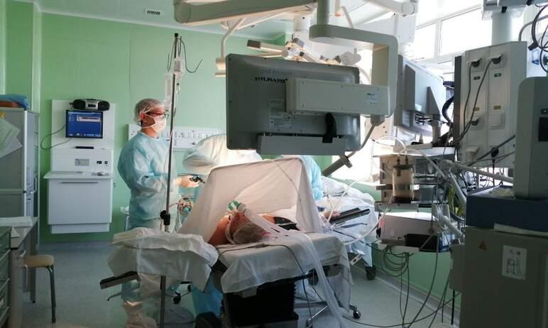 Фото Ювелирная резекция: хирурги ЧОКБ спасли печень молодой пациентке из Самары