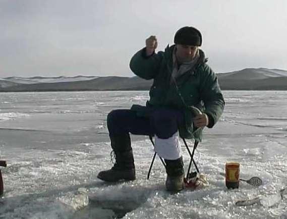 Фото Рыбаков Челябинской области не испугать тонким льдом