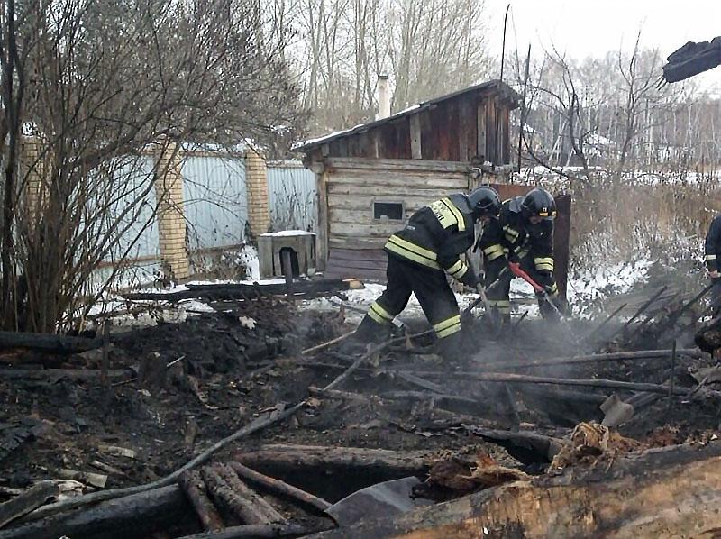 Фото Ночью при пожаре в Малиновке под Челябинском погибли три человека