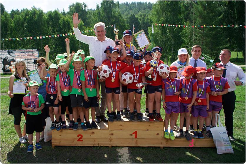 Фото В Магнитогорске любовь к футболу прививают с детства