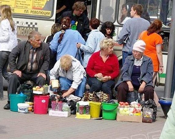 Фото Златоустовский прокурор обратился в суд с иском о запрете деятельности уличного рынка