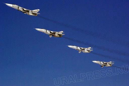 Фото Евгений Тефтелев разбирается с  военными самолетами над Челябинском