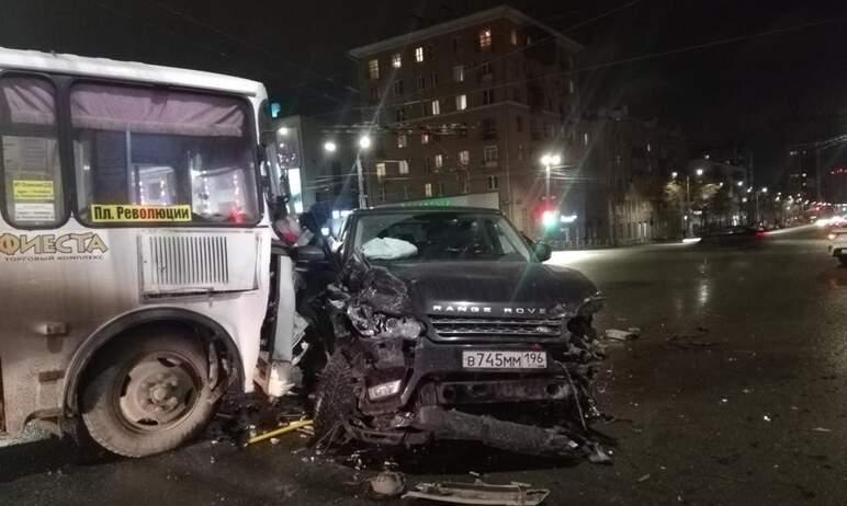 Фото Полицейские Челябинска задержали водителя, который врезался в маршрутку и скрылся с места ДТП