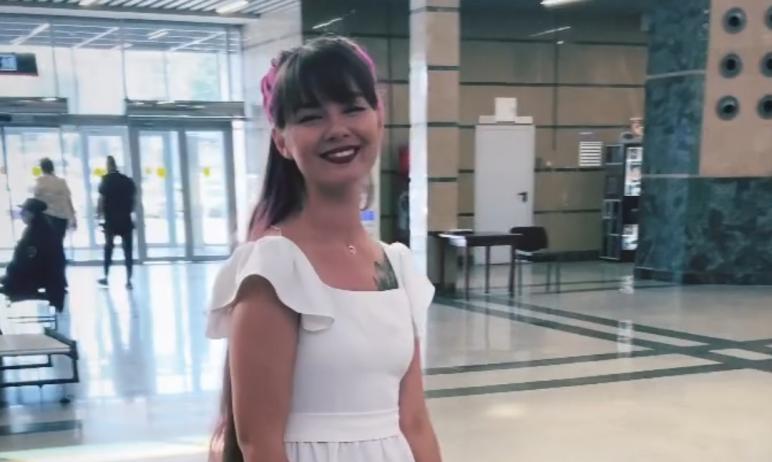 Фото Вокалистка Вилена Мурзина снова спела на Челябинском вокзале
