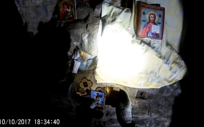 Фото В  Сугомакской пещере обнаружены иконы и церковная утварь