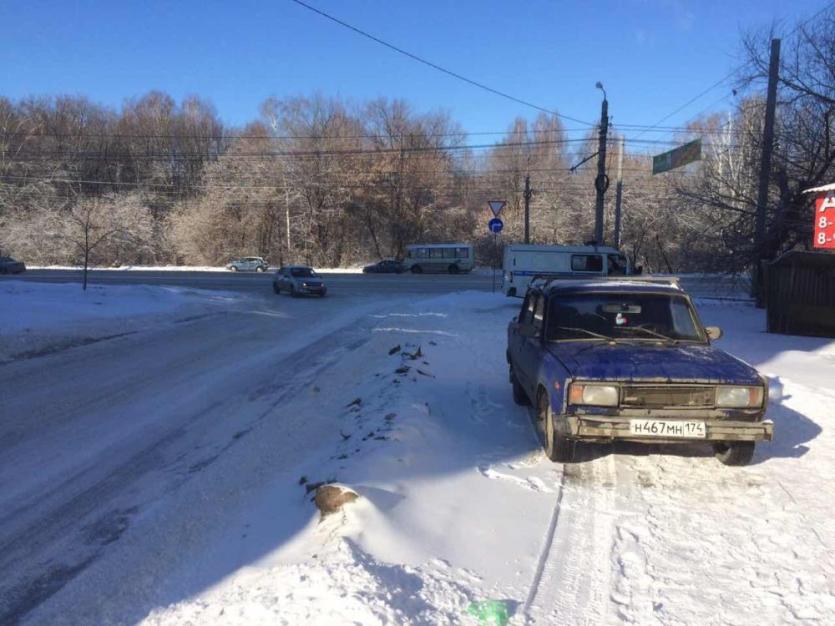 Фото В Челябинске ВАЗ сбил 60-летнюю женщину на тротуаре