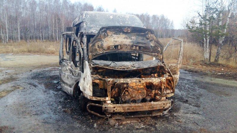 Фото На трассе между Кыштымом и Кузнецким сгорел рейсовый автобус из Озёрска