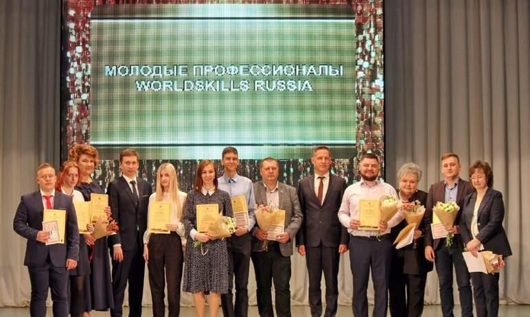 Фото В Челябинске наградили самых умных южноуральских школьников