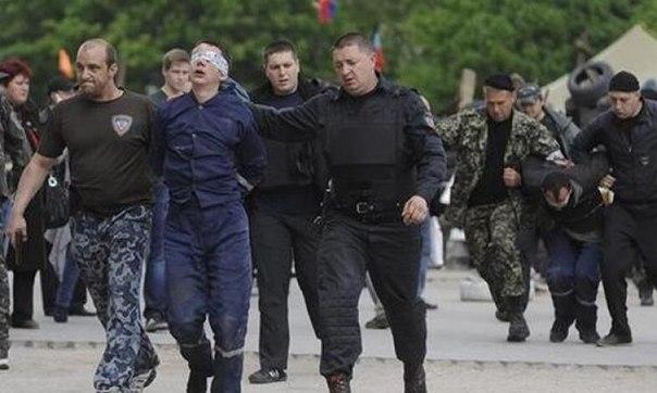 Фото Донецкий аэропорт взят, на его территории ополченцы обнаружили польских наемников