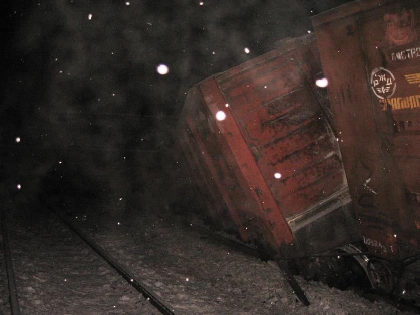 Фото Движение поездов на участке ЮУЖД, где произошел сход вагон, возобновится к вечеру