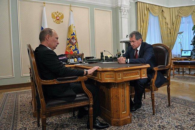 Фото Владимир Путин озвучил причины отставки Сердюкова и дал наказ новому министру обороны