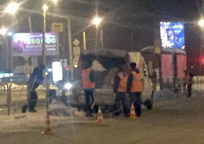 Фото Жителей Челябинска позабавили коммунальщики на уборке улиц от снега