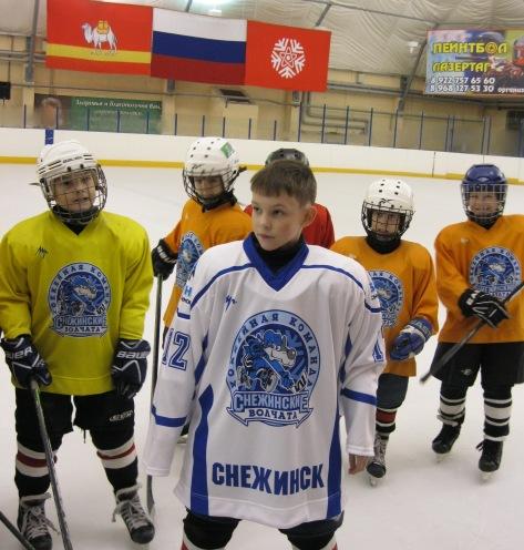 Фото Юные хоккеисты готовятся к новому сезону при поддержке банка «Снежинский»