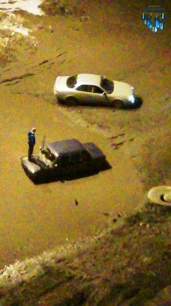 Фото В «Парковом» утонул автомобиль