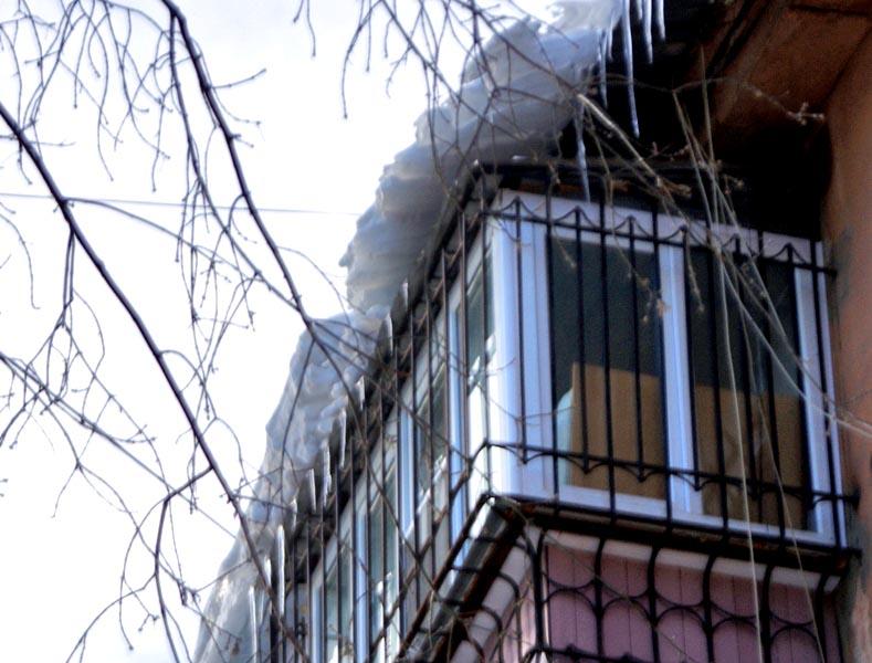 Фото Если челябинцы хотят избавиться от сосулек, им нужно договориться с коммунальщиками