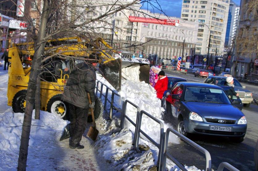 Фото Челябинская мэрия решила постепенно сокращать количество песко-соляной смеси на дорогах и менять ее на реагент