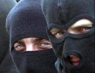 Фото Двое неизвестных в масках ограбили автозаправку в Челябинске