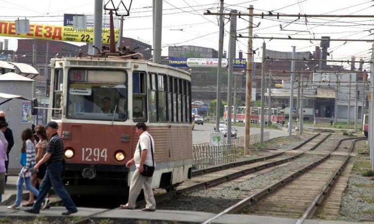 Фото В Челябинске ремонтируют трамвайный переезд на Победы – Молодогвардейцев