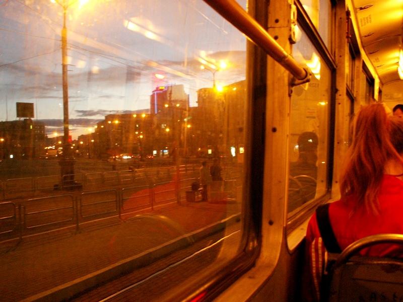 Фото Поездка в утреннем трамвае вряд ли помогла челябинским чиновникам стать ближе к народу