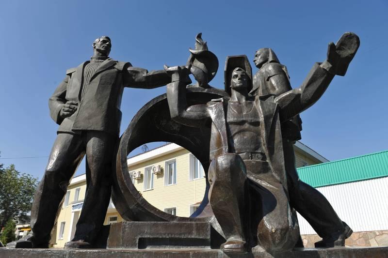Фото Металлурги завода «Трубодеталь» подарили жителям челябинского поселка Новосинеглазовский две детские площадки