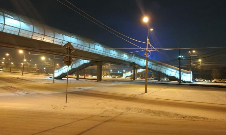 Фото В Челябинске заработал долгожданный надземный переход на Свердловском тракте