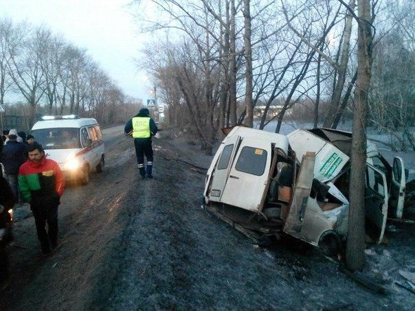 Фото В Челябинске в жуткую аварию попало маршрутное такси №139