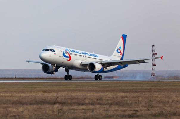 Фото В Домодедово самолет «Уральских авиалиний» скатился с посадочной полосы