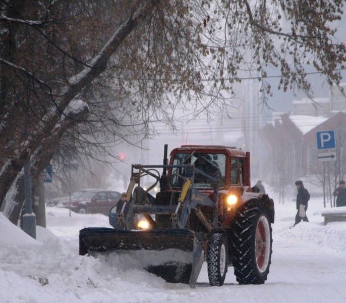 Фото В Челябинской области 186 единиц техники вывели на уборку снега