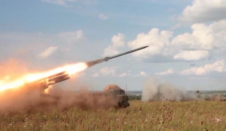 Фото На Южном Урале во время учений артиллерийские снаряды попали в дома мирных жителей