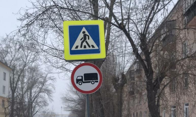 Фото В Челябинске ураганный ветер нанес удар по светофорам и дорожным знакам