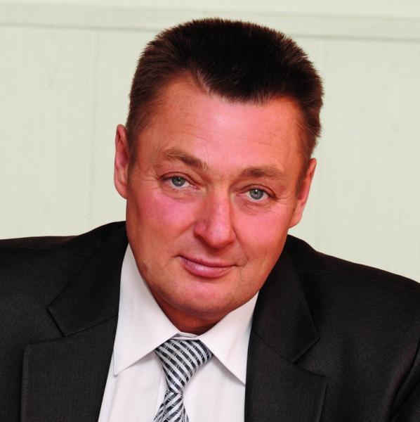 Фото Глава Коркинского района Усенко сохранил партбилет, несмотря на заведенное уголовное дело