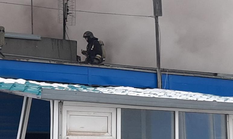 Фото Есть погибший: Пожар в цехе по производству пластиковых окон в Челябинске произошел из-за взрыва газа