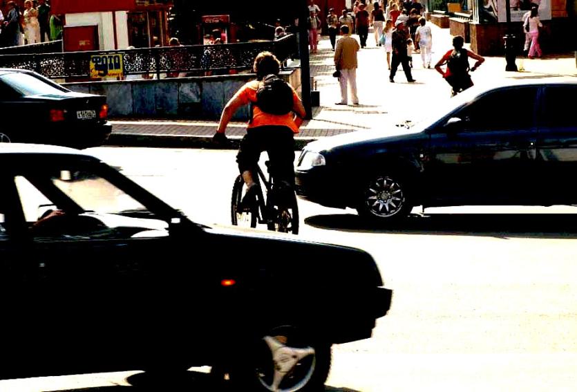 Фото ГИБДД просит родителей ежедневно напоминать детям правила дорожного движения