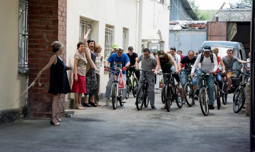 Фото Камерный театр закрывает сезон традиционным велопробегом