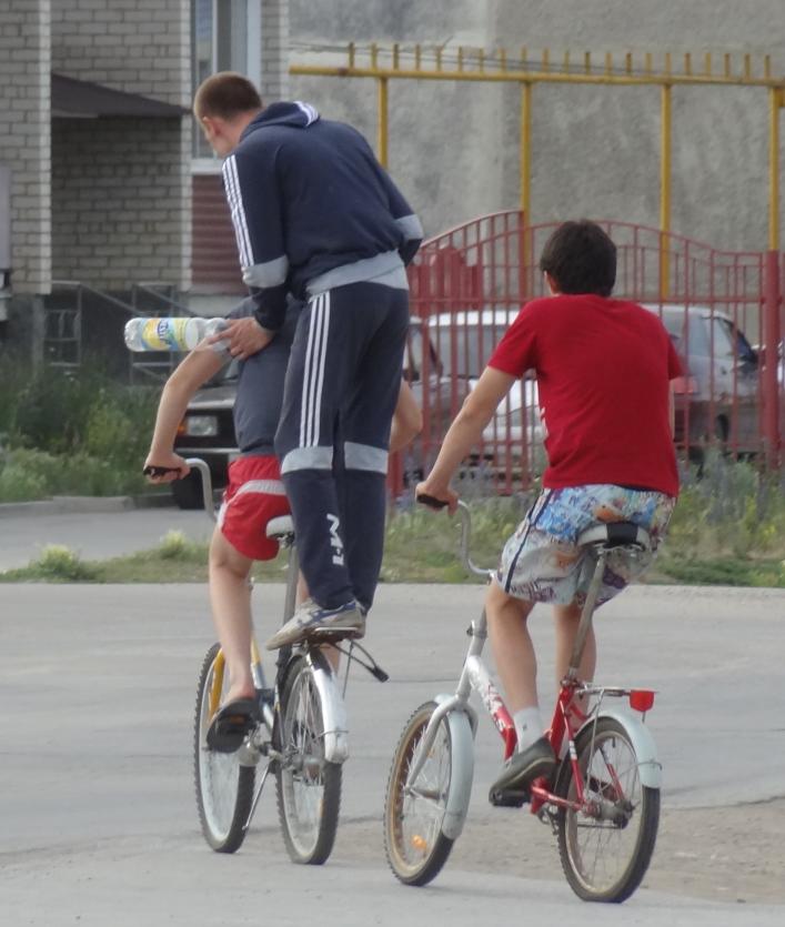 Фото В Челябинске мошенник украл у ребенка новый велосипед